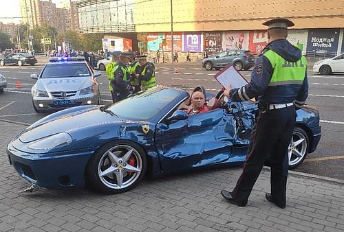 Евгений Трухин на Ferrari в Москве протаранил маршрутку.