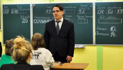Юрий Гнедышев просвещал школьниц в порно.