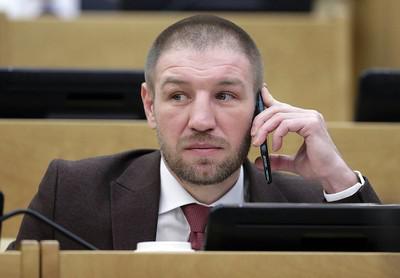 Пьяный депутат Госдумы Дмитрий Пирог задержался в Пулково.