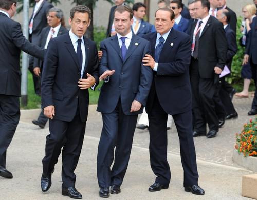 Слева направо: Николя Саркози, Дмитрий Медведев и Сильвио Берлускони
