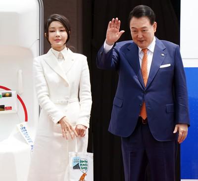 Рейтинг президента Южной Кореи под каблуком жены.
